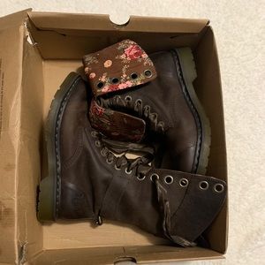 🚨NEVER WORN🚨Dr. Martens Brown Leather Boots